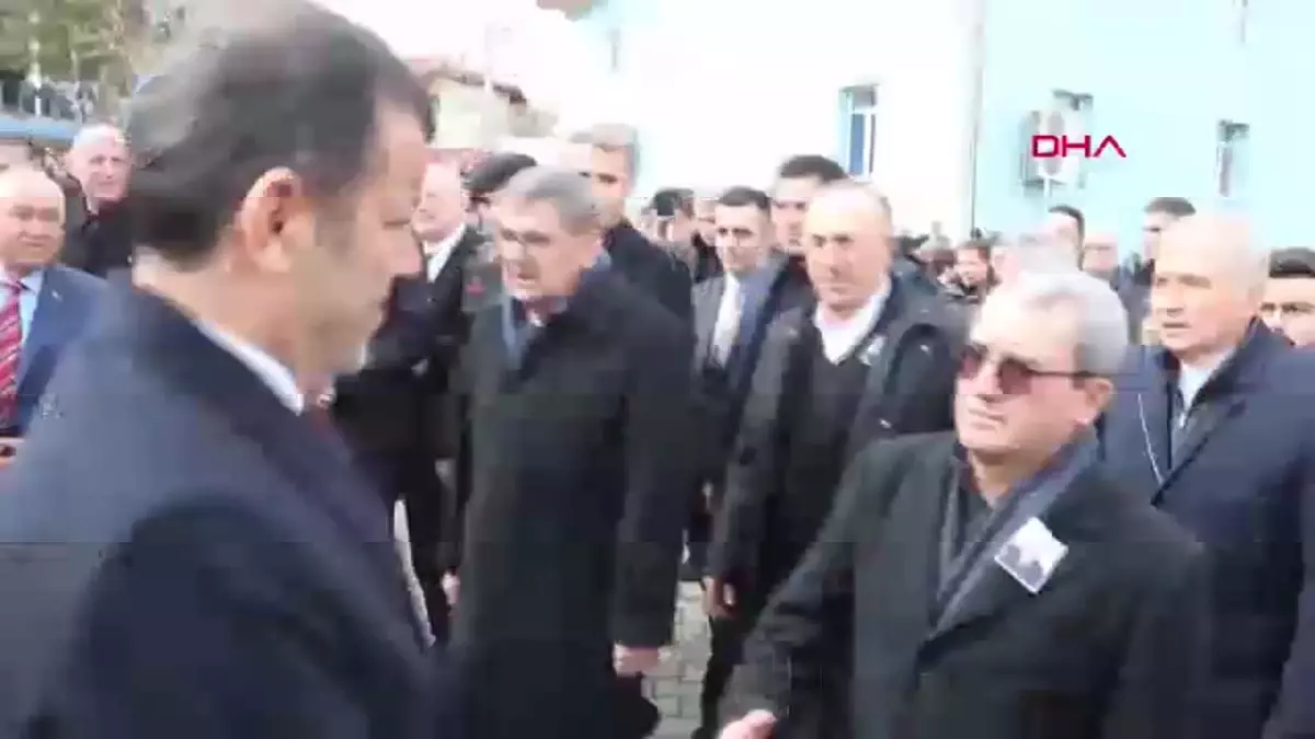 Hüseyin Yıldız'ın cenazesi, sevenlerinin gözyaşları eşliğinde toprağa verildi. Törene katılanlar,