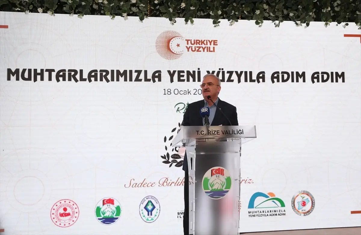 İçişleri Bakan Yardımcısı Münir Karaloğlu, muhtarlarla bir araya gelerek destek