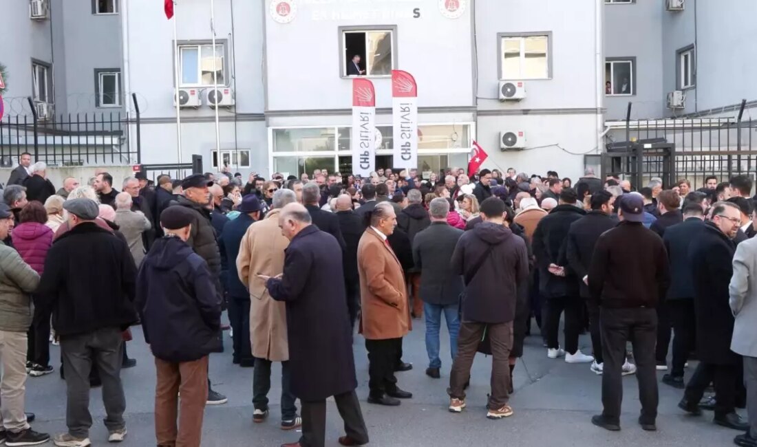 İmamoğlu'nun duruşmasının ertelenmesi, CHP cephesinde büyük tepkilere yol açtı. Parti