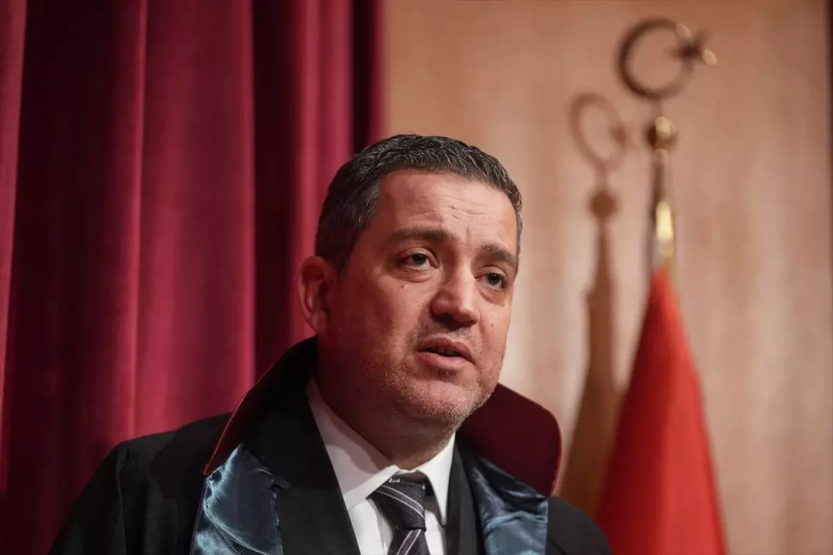 İstanbul Barosu, olağanüstü kurultayını duyuruyor. Tüm avukatların katılımını bekliyoruz. Gelişmeler
