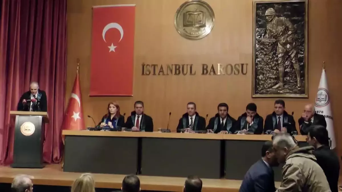 İstanbul Barosu, olağanüstü kurultay kararı alarak avukatların ve hukukun geleceği
