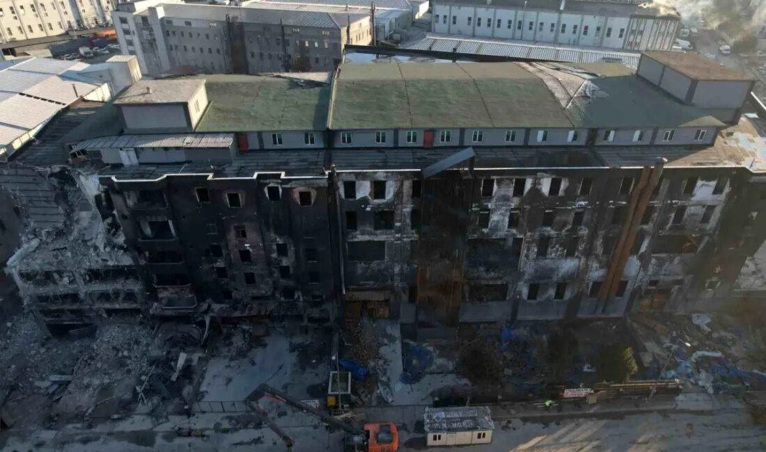 İstanbul Beylikdüzü'nde fabrikaların yıkım çalışmaları başladı. Bu süreç, bölgedeki kentsel