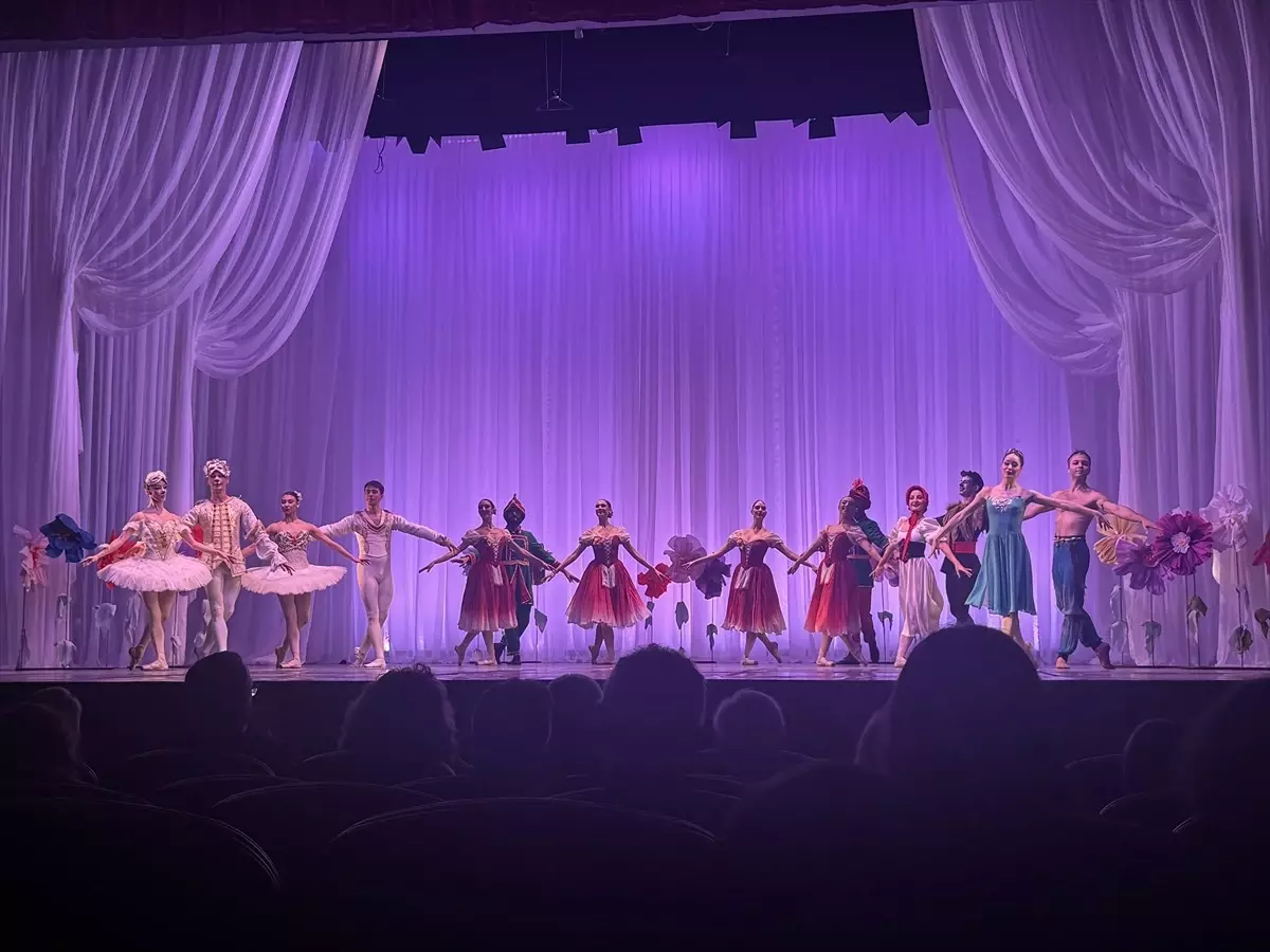 İstanbul Devlet Opera ve Balesi, engelli bireylere özel gösterisiyle sanatın