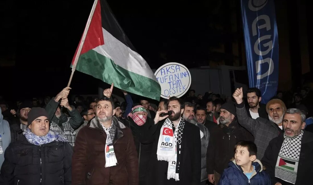 İstanbul'da, İsrail'in saldırılarına karşı düzenlenen protestolar, halkın dayanışma ve barış