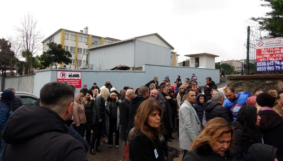 İstanbul'da bir öğretmene veli tarafından gerçekleştirilen saldırı, eğitim camiasında büyük