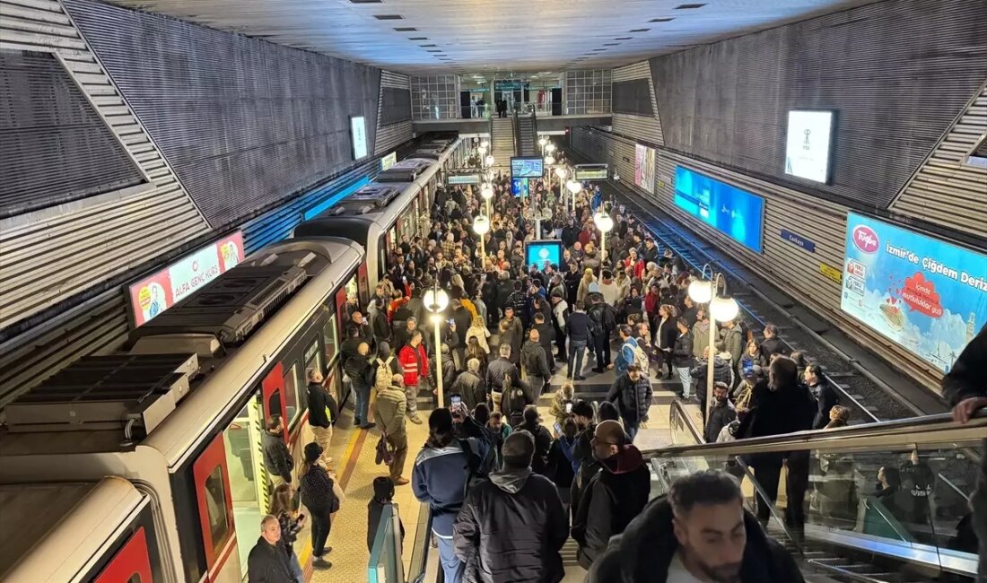 İzmir'de ESHOT şoförlerinin gerçekleştirdiği iş bırakma eylemi, şehir içi ulaşımı
