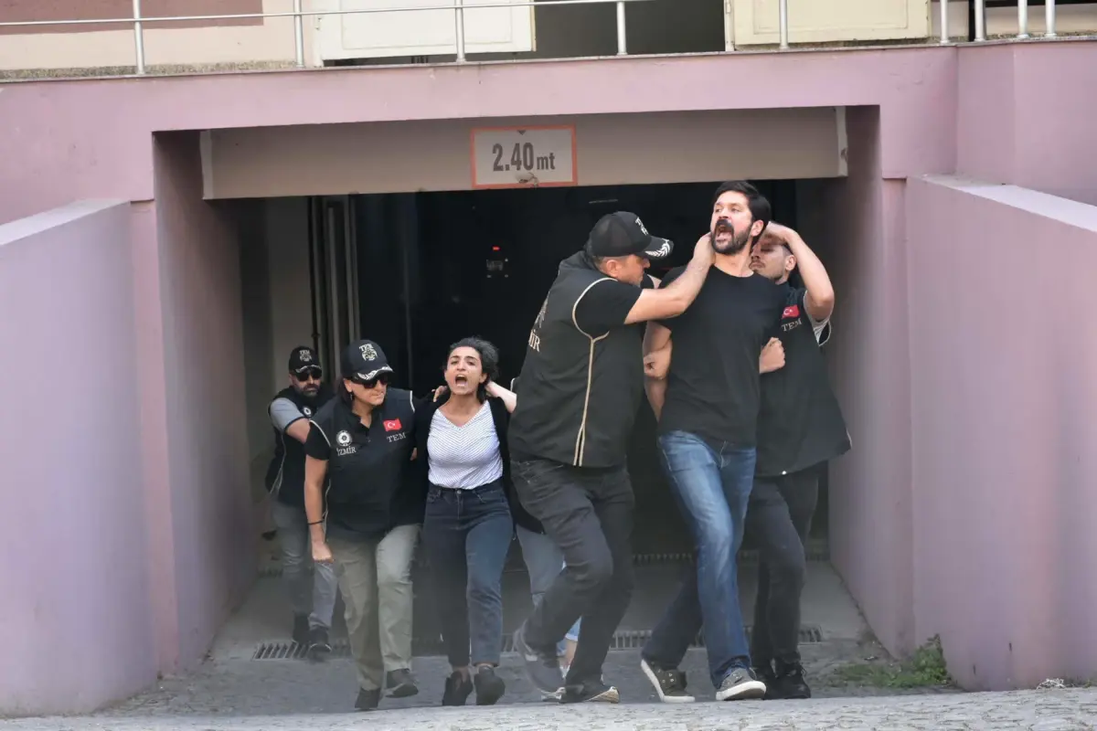 İzmir'de HDP eski il eş başkanı Vedat Çınar Altan'a yönelik