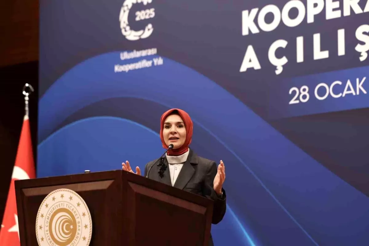 Kadın kooperatifleri, ekonomik büyümeye önemli katkılarda bulunarak kadınların güçlenmesini sağlar.