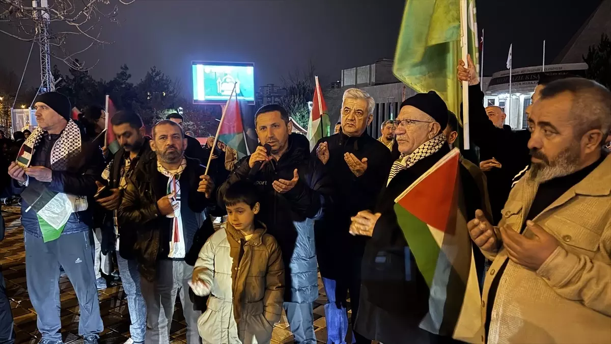Kahramanmaraş'ta, Gazze'deki ateşkes haberi büyük bir coşkuyla kutlandı. Şehirde düzenlenen