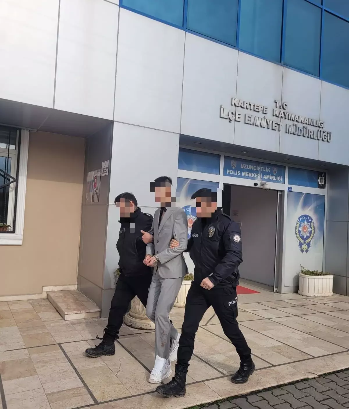 Kartepe'de bir düğün salonunda meydana gelen silahlı kavga sonucu 2