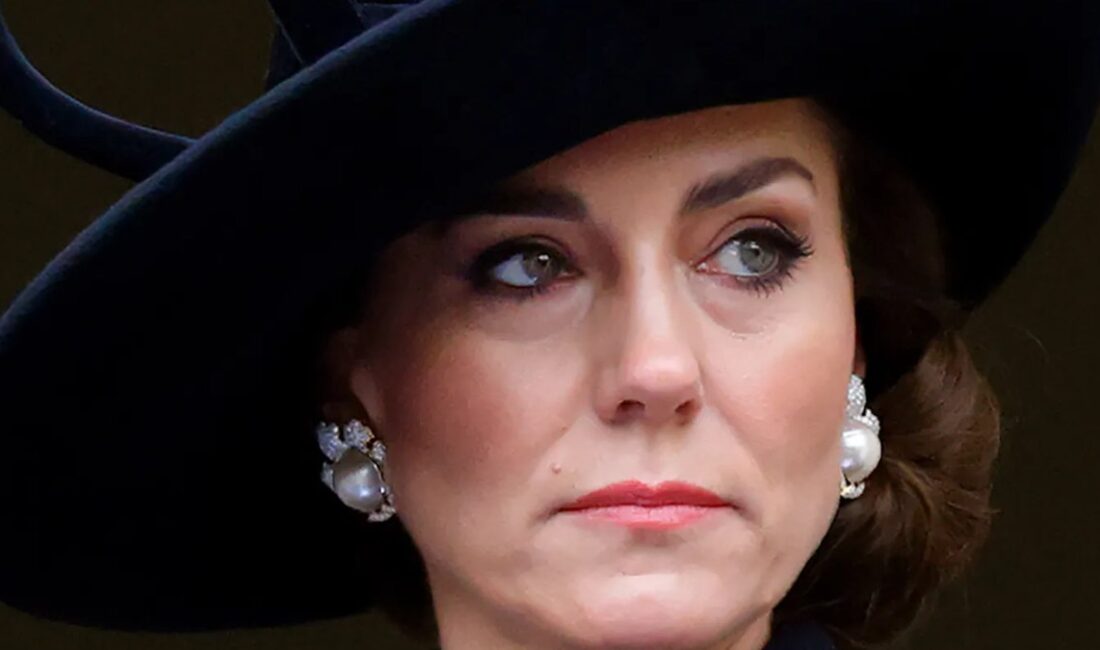 Kate Middleton, şıklığı ve zarafetiyle yeni moda dönemine adım atıyor.