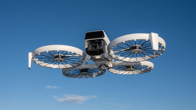 DJI, kompakt tasarımlı yeni drone modeli Flip'i duyurdu. Oldukça küçük