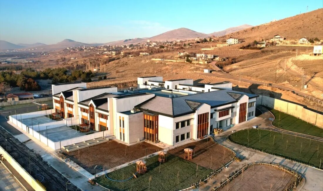 Kayseri'de yeni bir uyuşturucu rehabilitasyon merkezi açılıyor. Bu merkez, bağımlılara