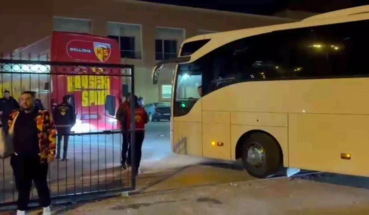 Kayserispor taraftarının futbolculara yönelik protestoları ve tepkileri, takıma olan destek