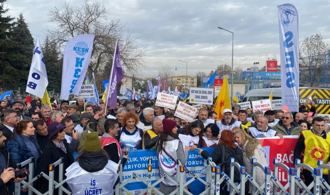 KESK, kamu emekçilerinin haklarını savunmak amacıyla önemli bir basın açıklaması