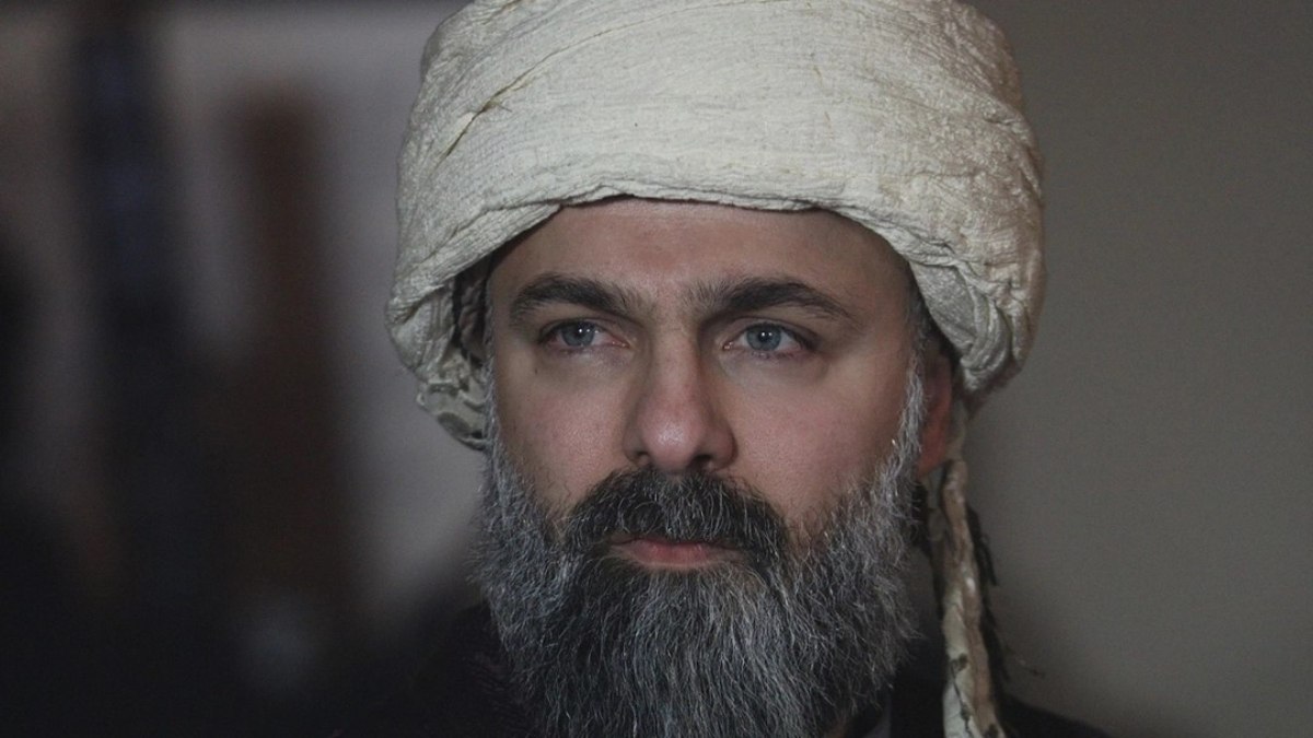 Kızıl Goncalar, Erkan Avcı'nın etkileyici performansıyla tarikatların derin dünyasını gözler