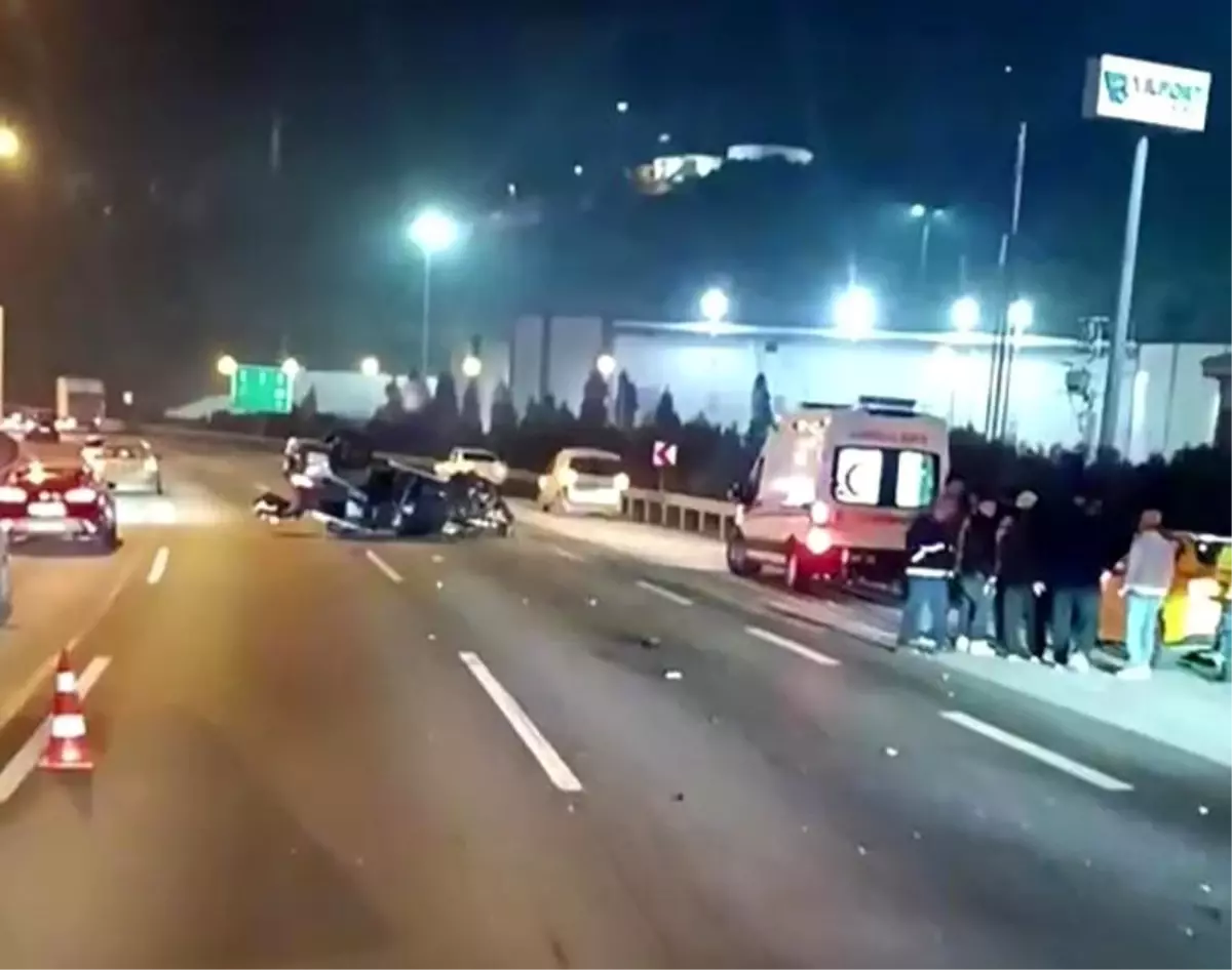 Kocaeli'de meydana gelen feci trafik kazasında 1 kişi hayatını kaybetti,