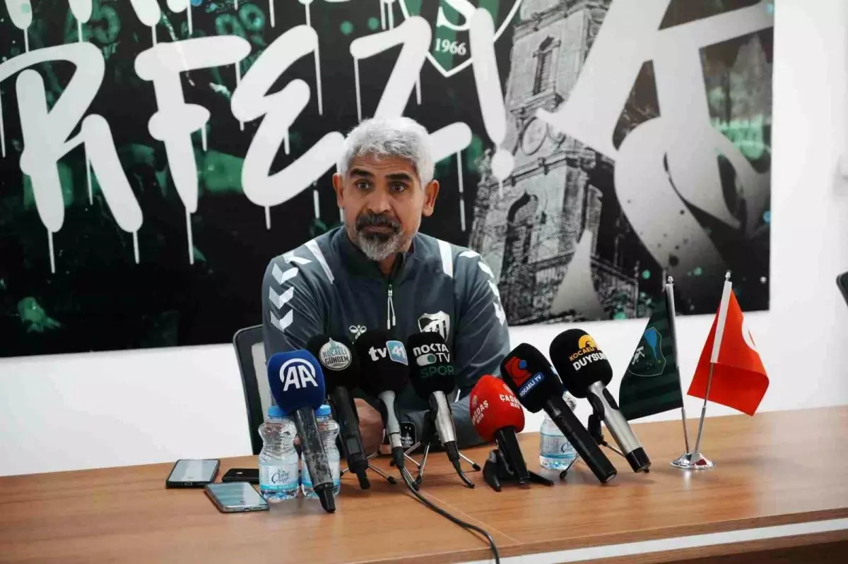 Kocaelispor Teknik Direktörü İsmet Taşdemir, Erzurumspor FK maçı öncesinde yaptığı