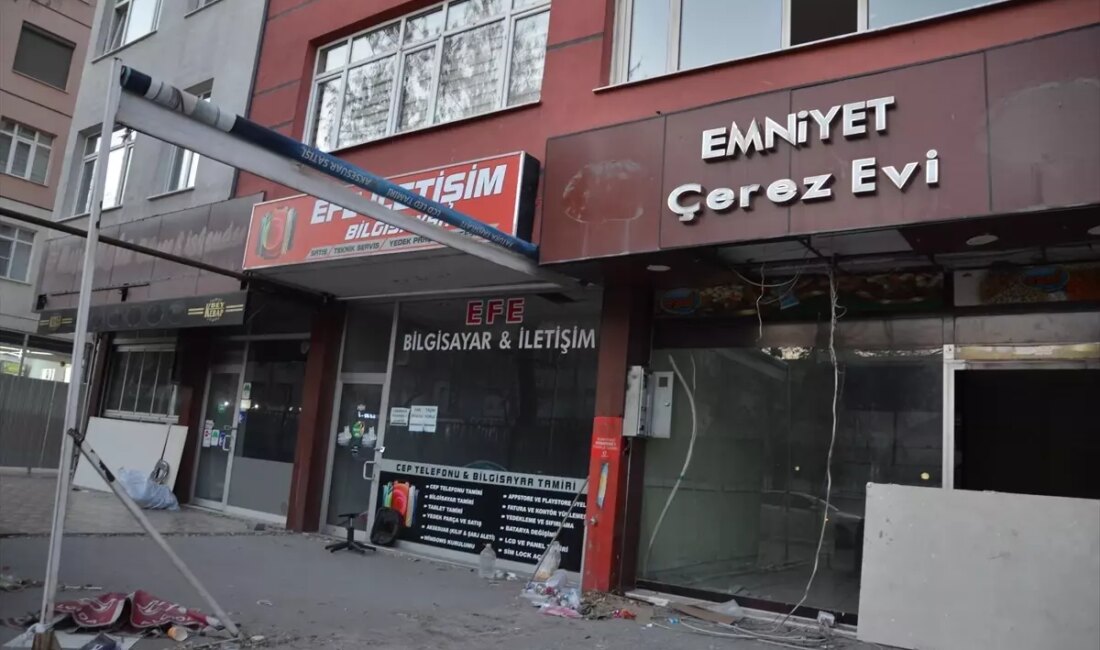 Konya Selçuklu'da riskli yapıların yıkım süreci resmen başladı. Güvenli yaşam