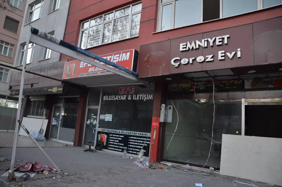 Konya Selçuklu'da riskli yapıların yıkım süreci resmen başladı. Güvenli yaşam