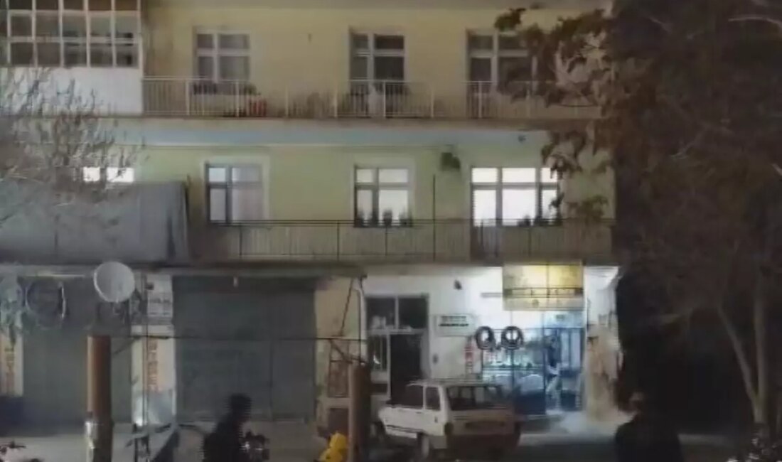 Konya'da meydana gelen 4 katlı bina çökmesi sonrası kurtarma çalışmaları
