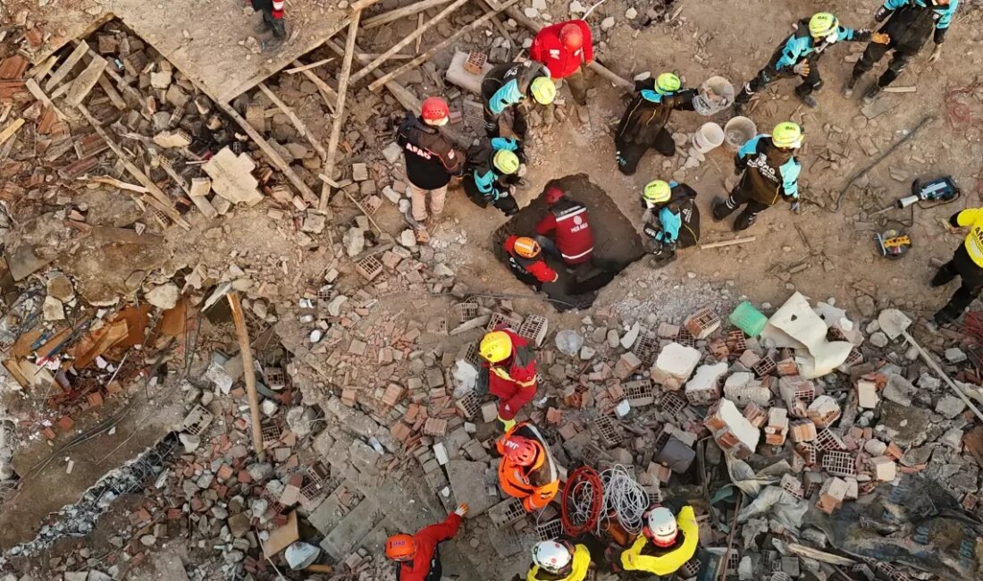 Konya'da meydana gelen bina çökmesi olayının detayları, kurtarma çalışmaları ve