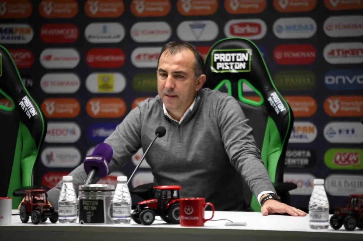 Konyaspor Teknik Direktörü Recep Uçar, Fenerbahçe maçı sonrası düzenlediği basın