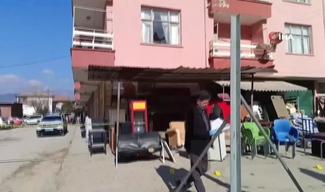 Kozan'da haraç isteyen şahıslar, iş yerini kurşunlayarak korku saldı. Olayın