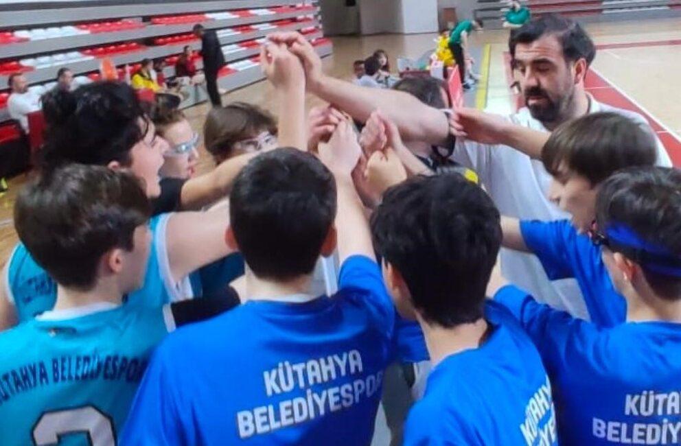 Kütahya Belediyespor’un sporcularından oluşan U-14, U-16 ve U-18 takımları, 19-23