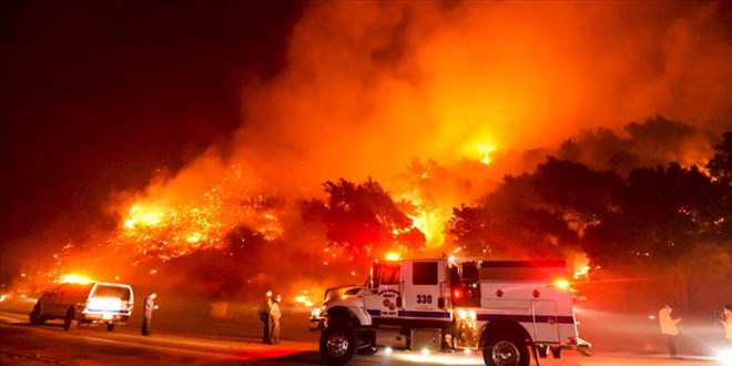 Los Angeles'taki yangınların güncel durumu ve etkileri hakkında bilgi edinin.