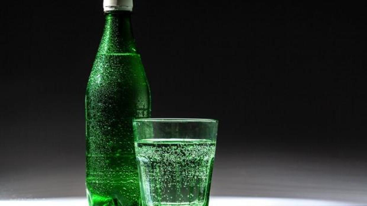 Maden suyunun kilo verme üzerindeki etkilerini keşfedin! Bu yazıda, maden