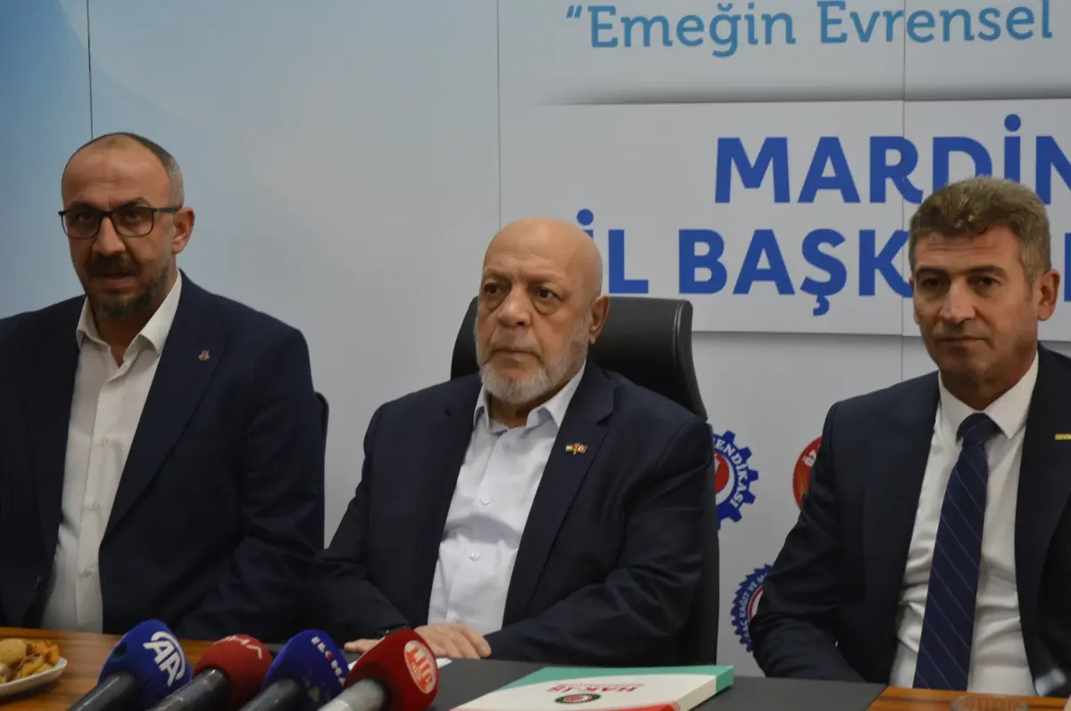 Mahmut Arslan, HAK-İŞ ve HİZMET-İŞ hakkında önemli açıklamalarda bulunuyor. İşçi