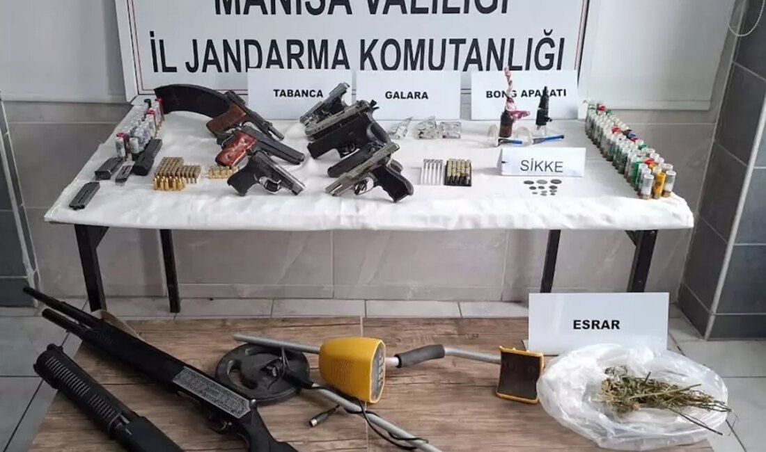Manisa'da düzenlenen jandarma operasyonunda 44 kişi gözaltına alındı. Operasyonda çok