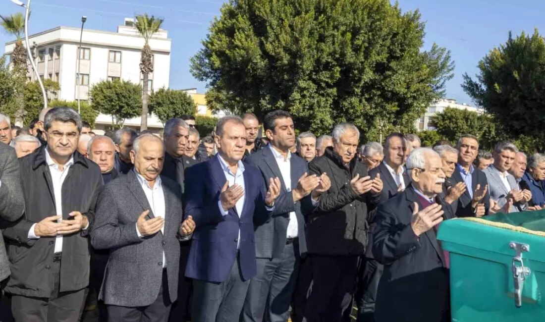 Mersin Büyükşehir Belediye Başkanı Vahap Seçer'in yakın arkadaşı Halesi Sevinç