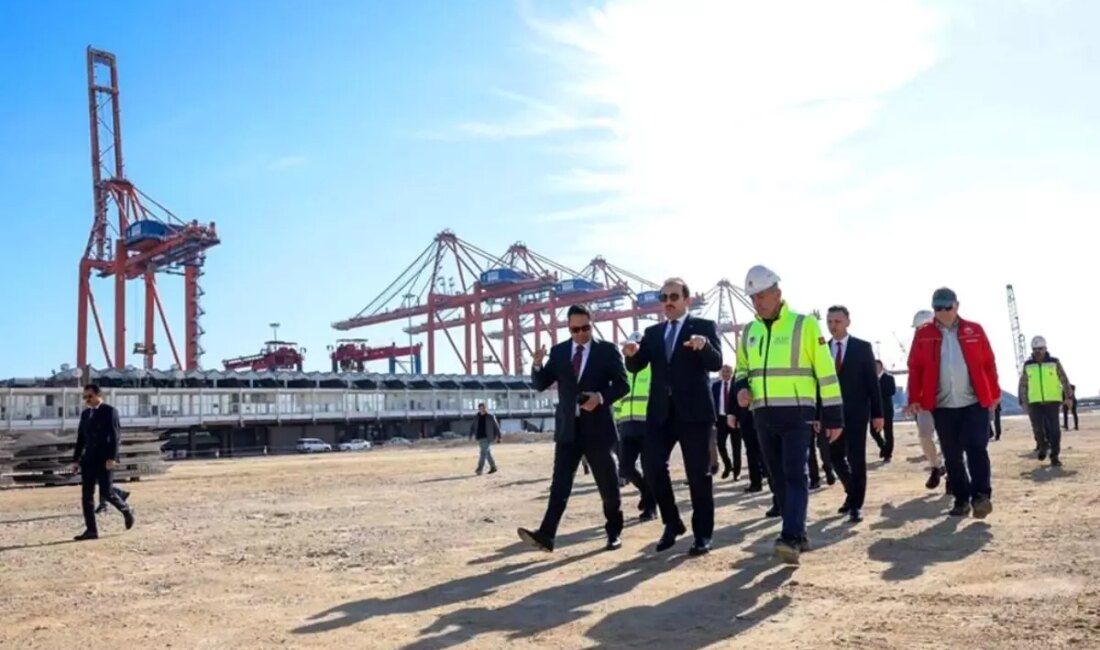 Mersin Limanı Genişletme Projesi, bölgedeki ticaret hacmini artırmayı hedefliyor. Yeni