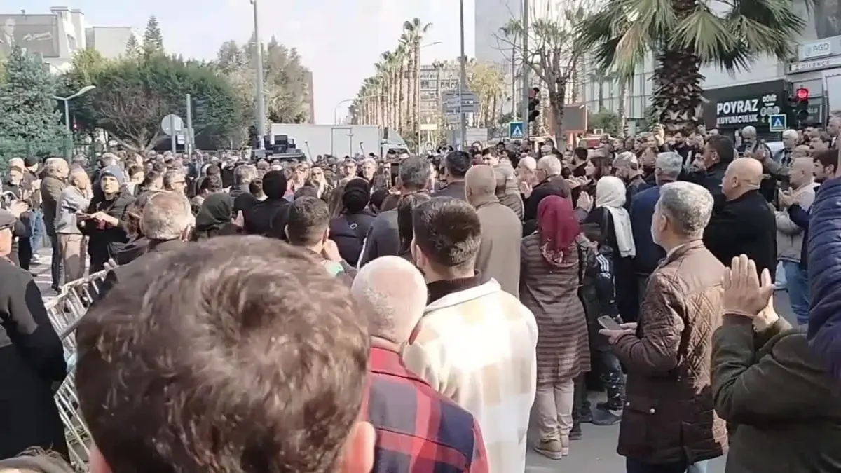 Mersin'de DEM Partili Belediye Eş Başkanlarına yönelik gözaltı işlemleri ve