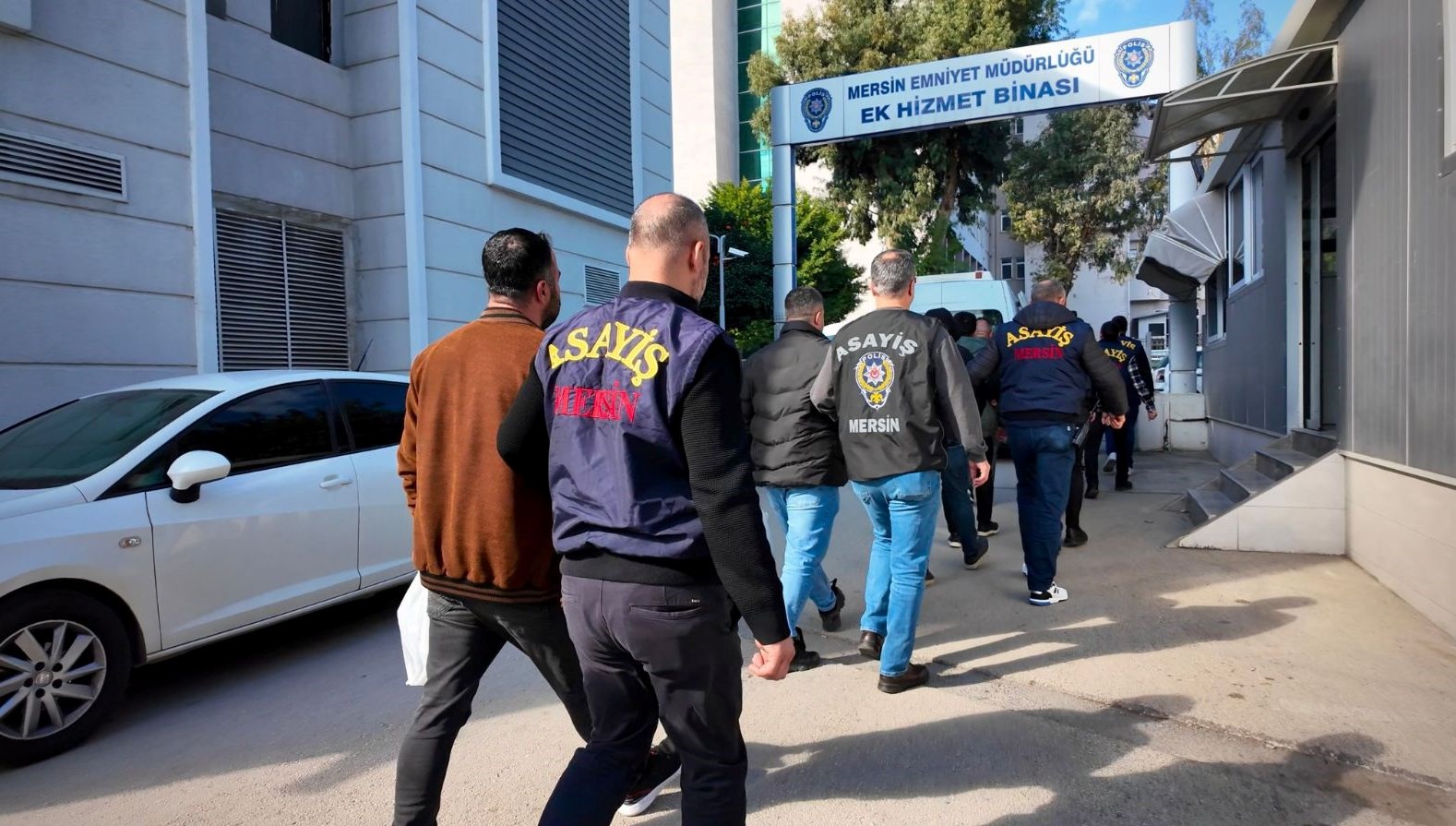 Mersin'de gerçekleştirilen dolandırıcılık operasyonunda 11 kişi gözaltına alındı. Olayın detayları,