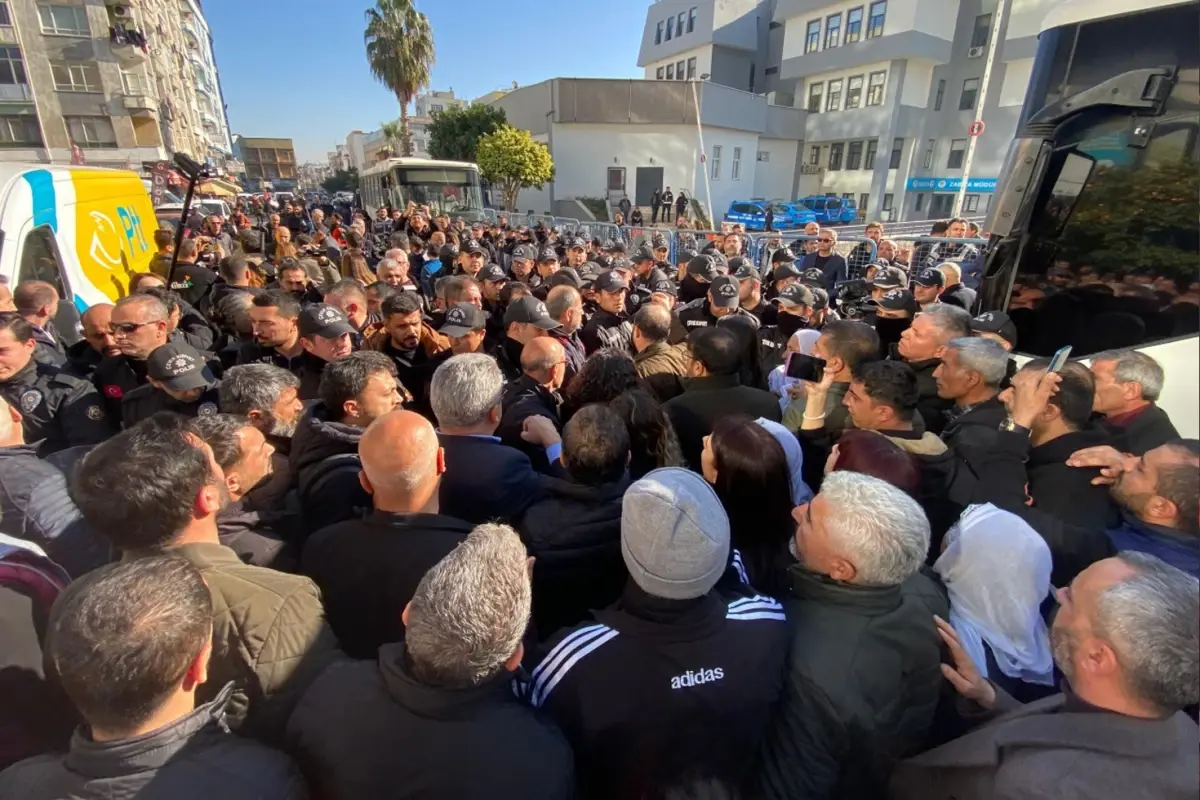 Mersin'de gözaltılar ve protestolar, kayyum iddialarının yeniden gündeme gelmesiyle birlikte