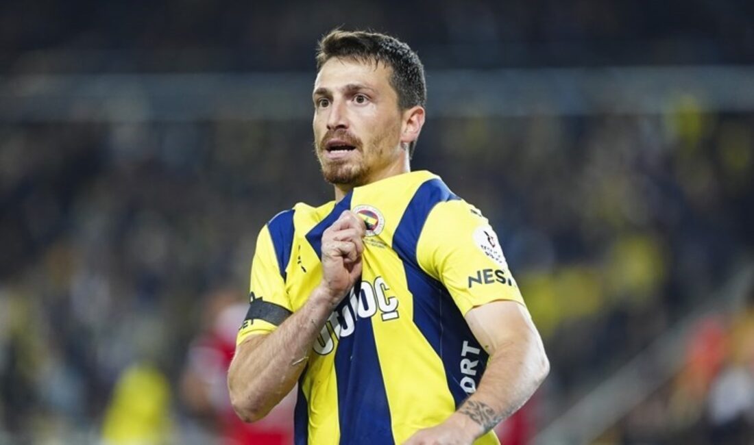 Fenerbahçe futbolcusu Mert Hakan Yandaş, Galatasaray'ın, Başakşehir'in 2-1 yendiği maçın
