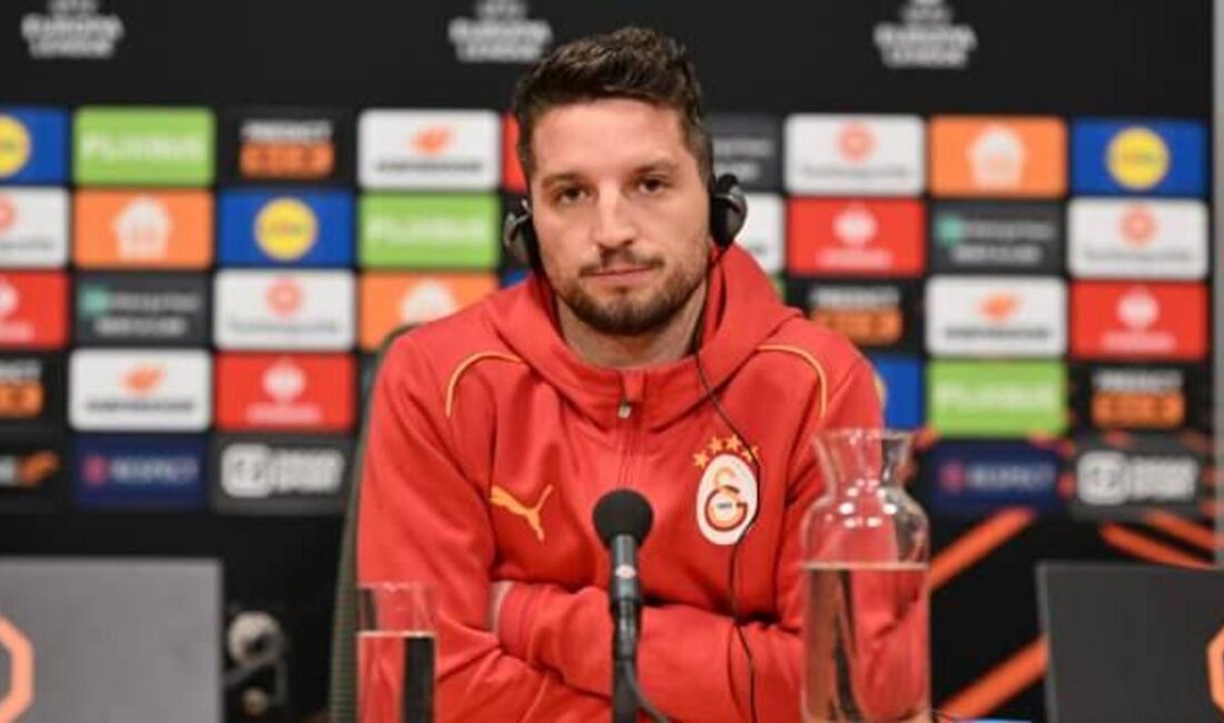 Mertens, Ajax maçı öncesinde Türkiye'deki mutluluğunu sosyal medya üzerinden paylaştı.