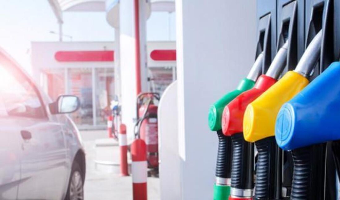 Motorin fiyatlarında yapılan 89 kuruşluk indirim, sürücüleri sevindirdi. Yeni fiyatlarla