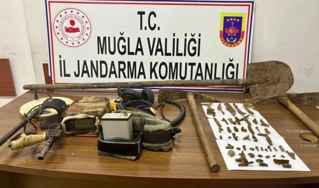 Muğla Milas'ta düzenlenen kaçak kazı operasyonunda dört şüpheli yakalandı. Yetkililer,