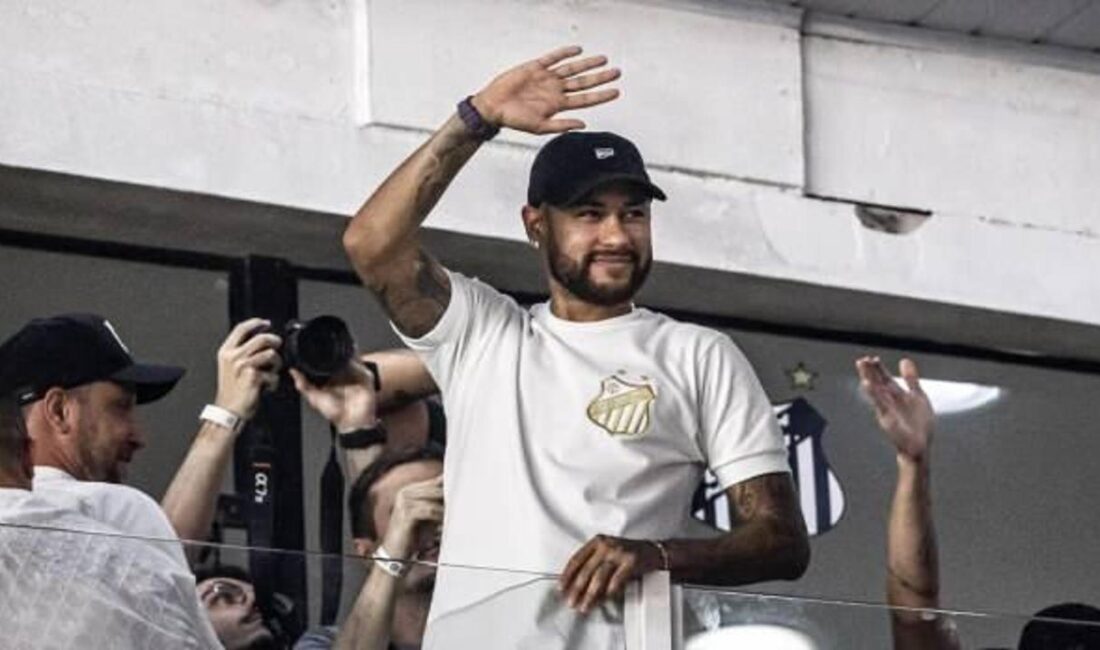 Neymar'ın Santos'a dönüşü, futbol dünyasında büyük bir heyecan yarattı. Brezilyalı