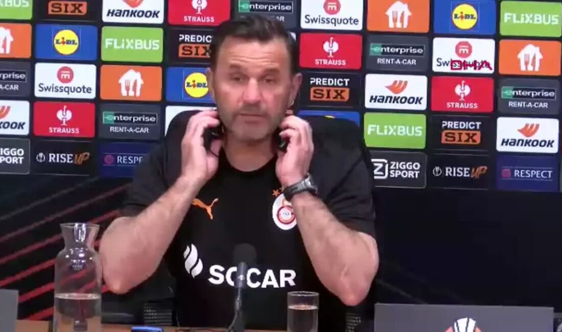 Okan Buruk ve Dries Mertens, Ajax maçı öncesinde takımın durumu,