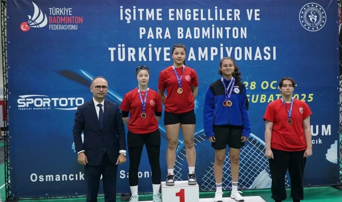 Osmancık'ta gerçekleştirilen İşitme Engelliler Türkiye Badminton Şampiyonası, sporcuların heyecan dolu