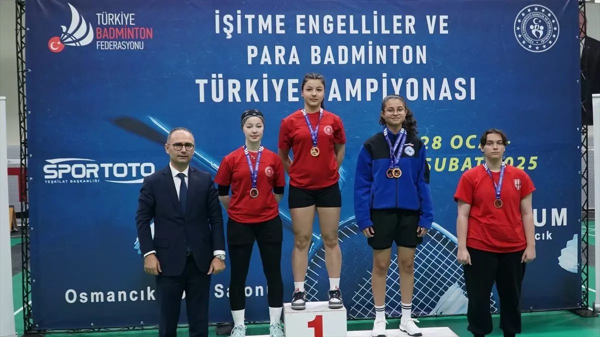 Osmancık'ta gerçekleştirilen İşitme Engelliler Türkiye Badminton Şampiyonası, sporcuların heyecan dolu