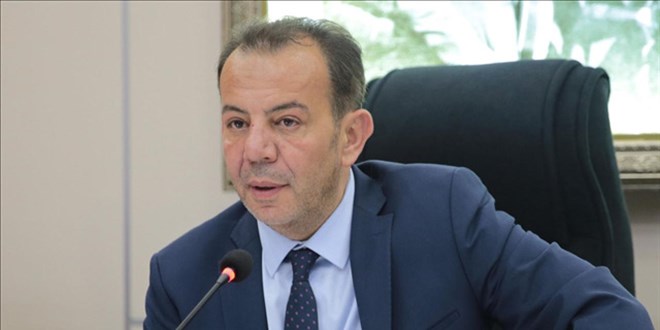 Özcan, itfaiye müdürü ile ilgili yaptığı şok açıklamalarla gündemi sarstı.