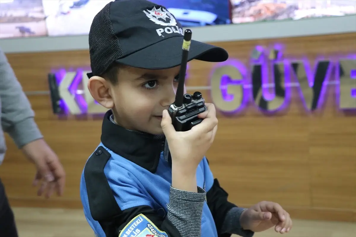 Özel gereksinimli bir çocuğun hayali, azmi ve kararlılığıyla polis olma