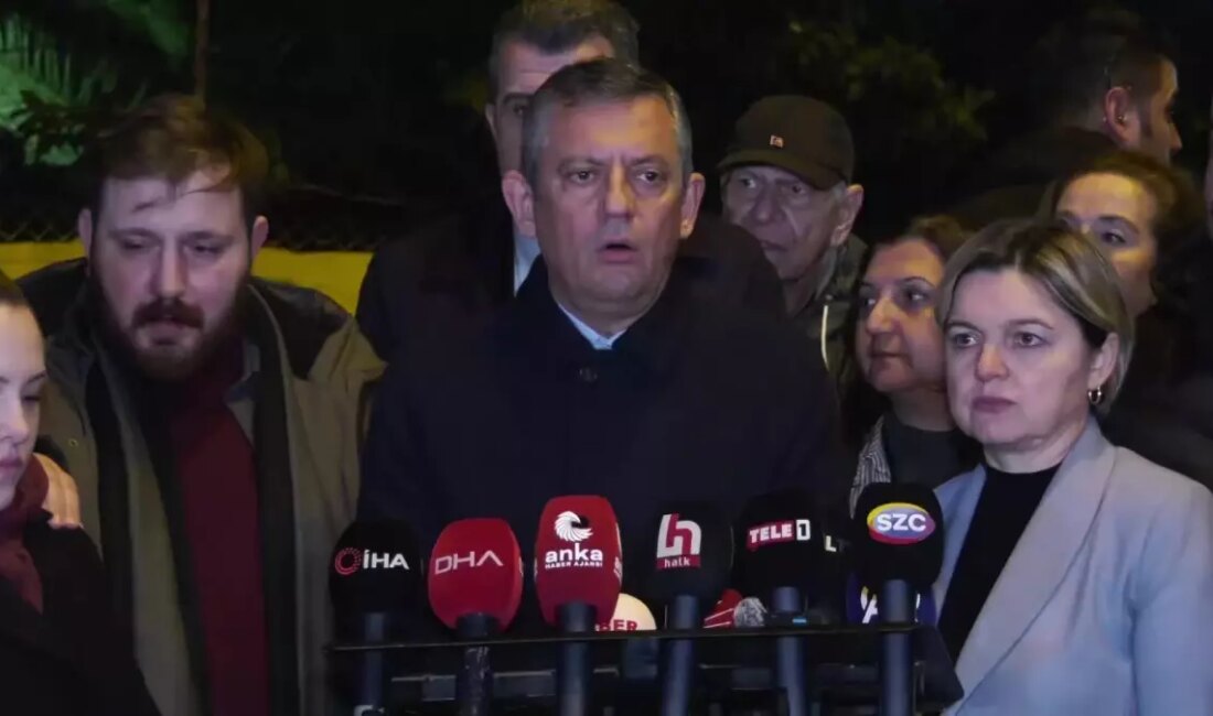 Özgür Özel, Beşiktaş Belediye Başkanı Rıza Akpolat'ı cezaevinde ziyaret etti.