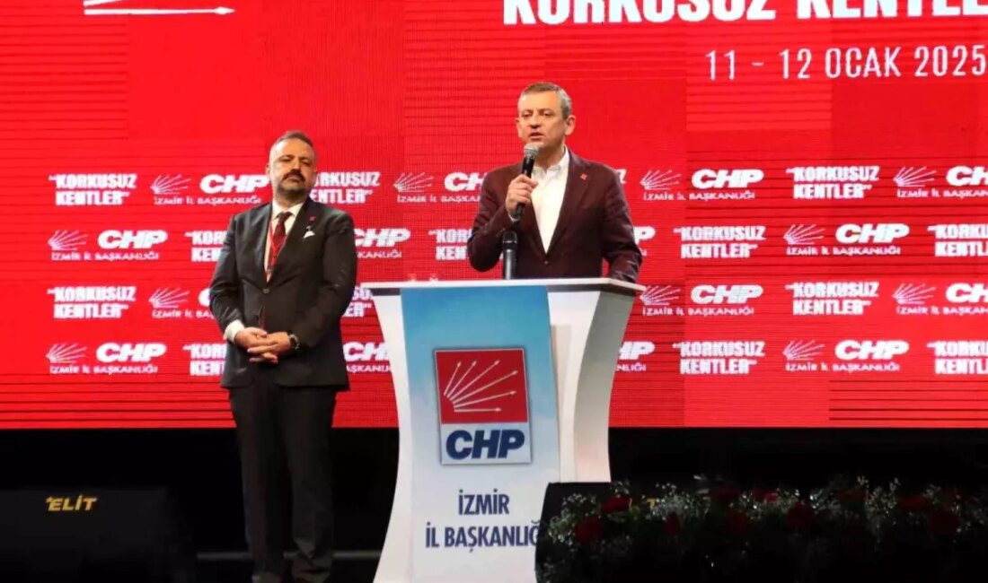 Özgür Özel, İzmir'de düzenlenen İktidar Yolunda Korkusuz Kentler Çalıştayı'nda etkileyici